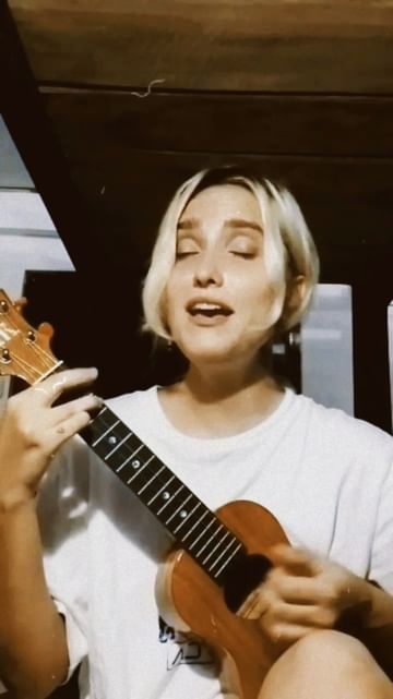 enya.enyae в LOOKY. #dancing,#ukulele,#singer,#cover. #dancing #ukulele #s...