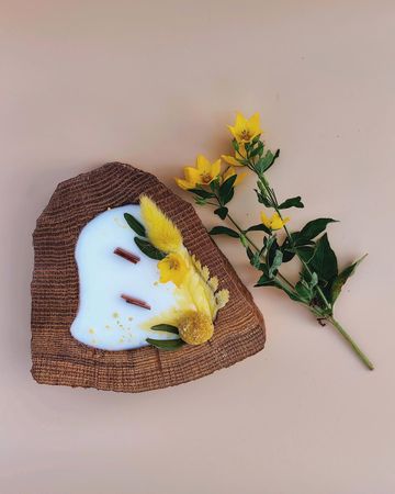 Интерьерная свеча из соевого воска и дуба 🕯️ 

Аромат по мотивам “Montale - Boise fruite”

Цена 40/60 byn 
———————————————
SG Авторская мастерская «тепло дерева и огня»

#соевыесвечи #ручнаяработа #свечи #сухоцветы #подаркиминск