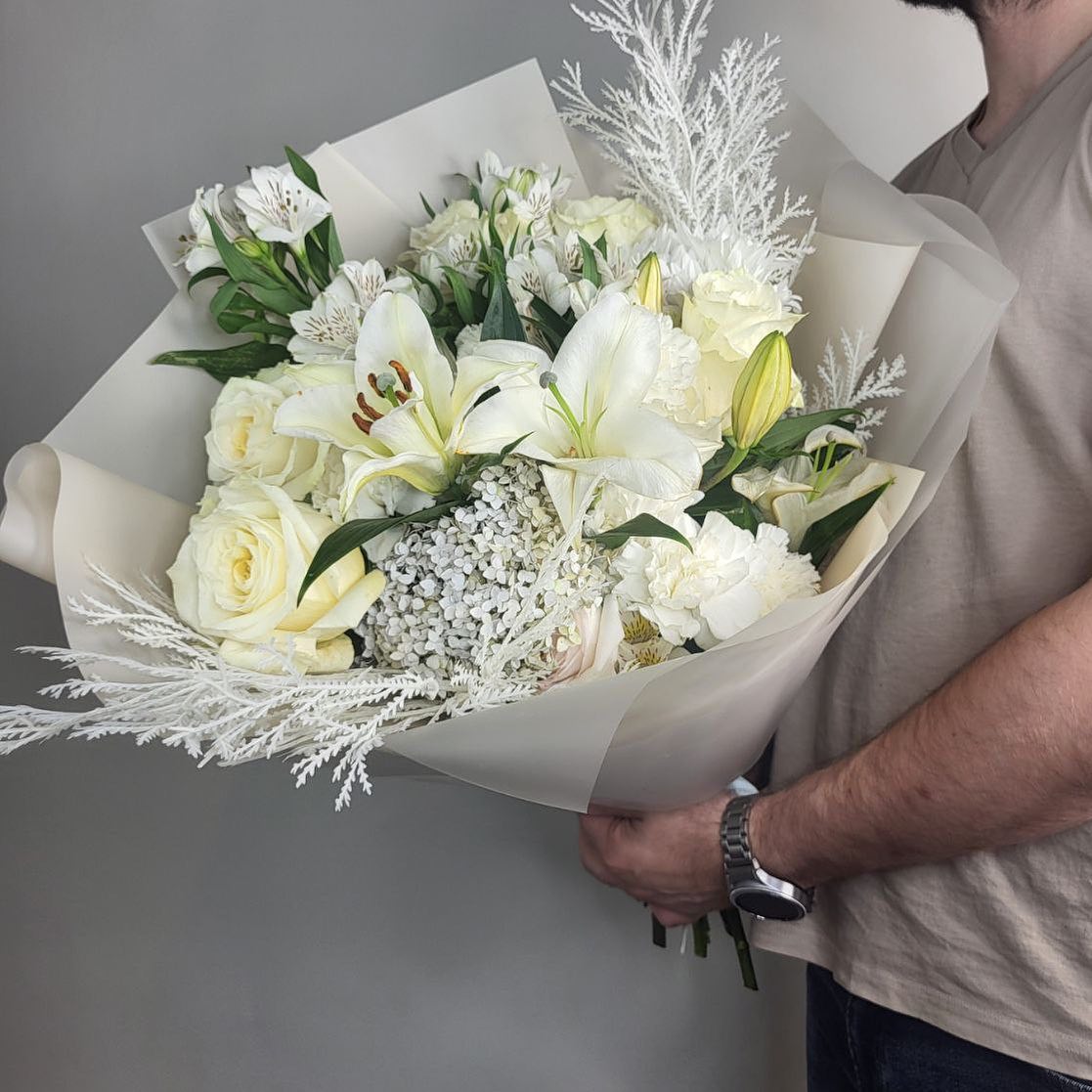Что может быть лучше в дождливую летнюю погоду , чем цветы, стаканчик кофе и что-то сладкое? 

И пусть ненастная погода не испортит вам настроение!

Круглосуточная доставка по Москве и области
Москва, ул. 1-Хорошевский проезд 4 к 1
Химки, ул. Береговая 2

+7 (999) 667-57-67

#цветы#цветымосква#цветысдоставкоймосква#букет#букетмосква#лето#патриаршиепруды#подарок#москва#любовь#цветыхимки#
