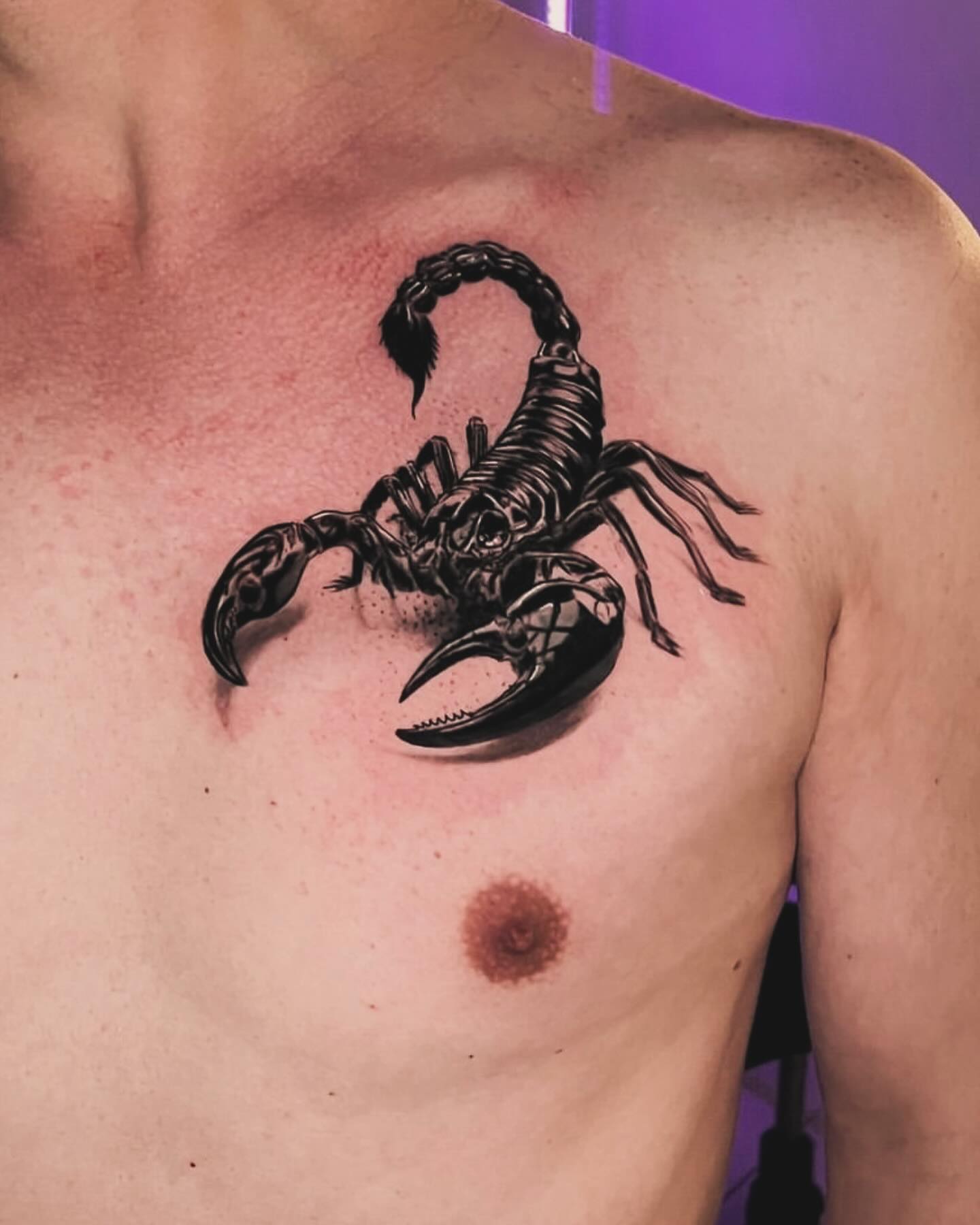 mayakovskaya_sobol.tattoo in LOOKY. #татусоболь,#татуаж,#татубелоруская,#татумаяковская,#татуировка. Яркий и сочный скорп...
