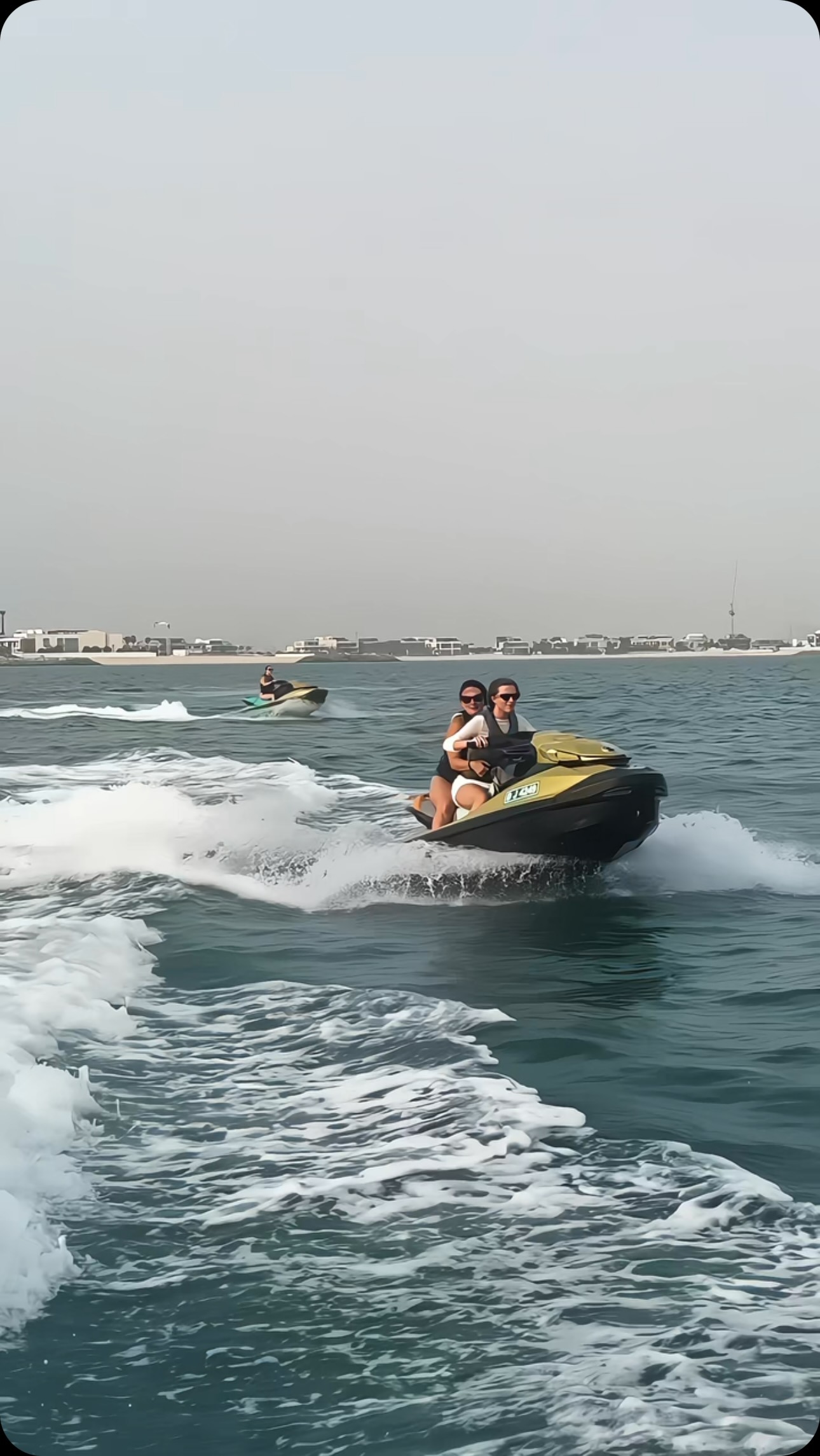 ssimplish в LOOKY. #jetski,#jetskilife,#jetskifun,#vibe,#watersports,#watercoloring,#water,#pwc,#seadoo,#seadoolife,#explore,#explorepa,#edit,#edits,#gtx,#viral,#viralvideos,#vibez,#summervibes🌞,#summer,#summervibe,#dontkillmyvibe,#dubai,#dubai🇦🇪,#dubai❤️,#dubaibeach,#dubaitravel,#dubailife,#beachviews,#beachvibes. Jetski tour in Dubai...