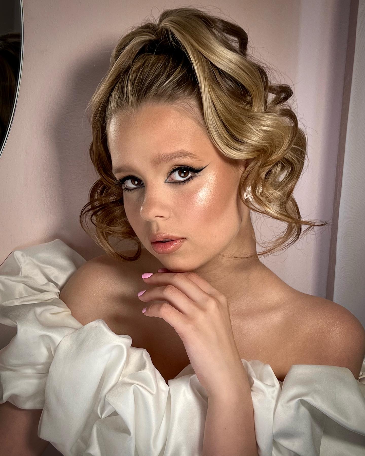 borisova_mua29 в LOOKY. #макияжархангельск,#макияжнафотосессию,#макияж,#визажистархангельск,#архангельск,#макияжстрелки,#нюдовыегубы,#сияющиймакияж. Милена 😻😻😻
@milen...