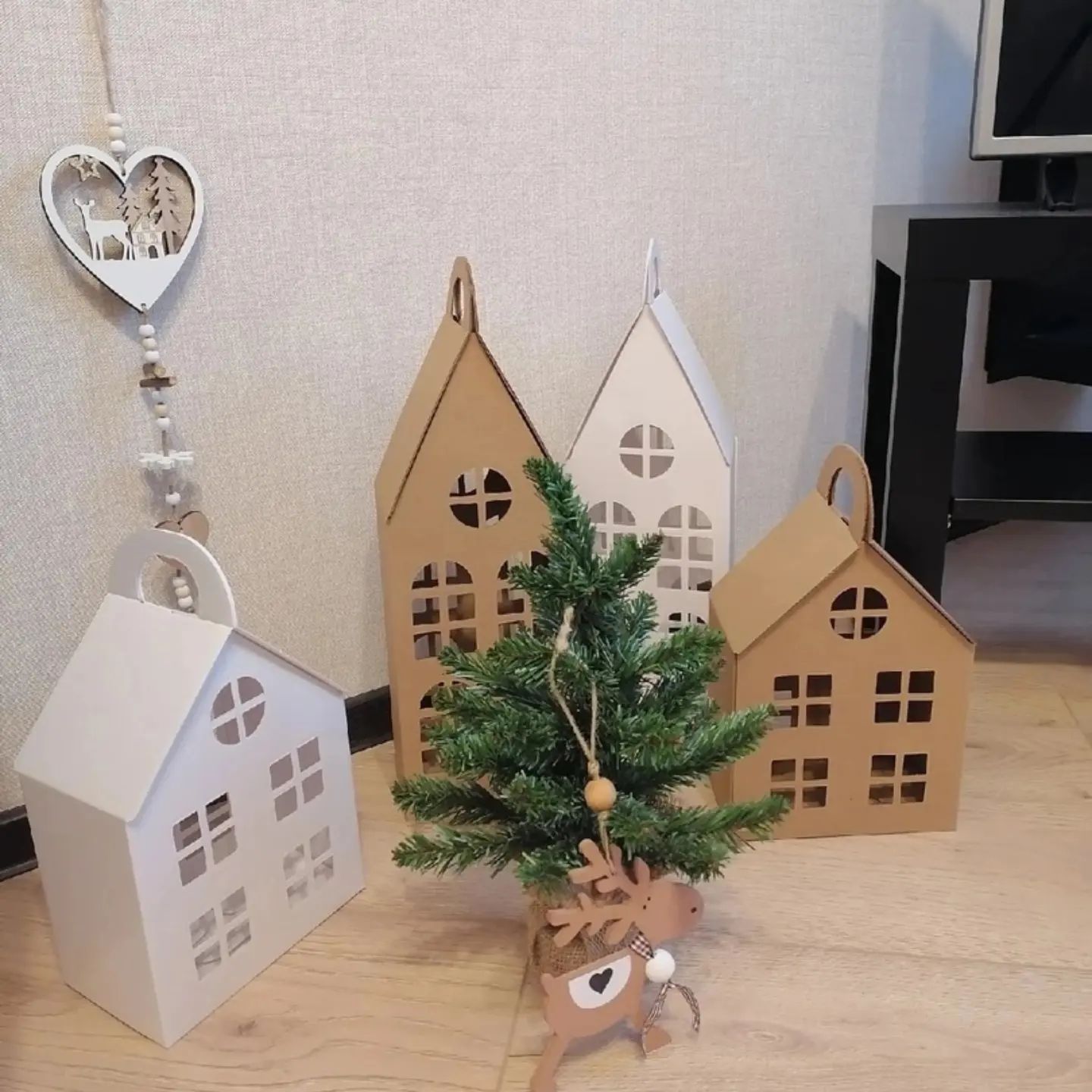 korobochka_ptz в LOOKY. #дом,#домизкартона,#домкоробка,#коробкадом,#домизкартона,#картонныйдом,#белыедомики,#рождество,#рождественскаядеревня,#новогоднийдекор,#рождественскийдекор,#деревняиздомиков,#новыйгод,#символгода,#деревня,#оформлениеокна,#новогоднееокно. Домики из плотного м...