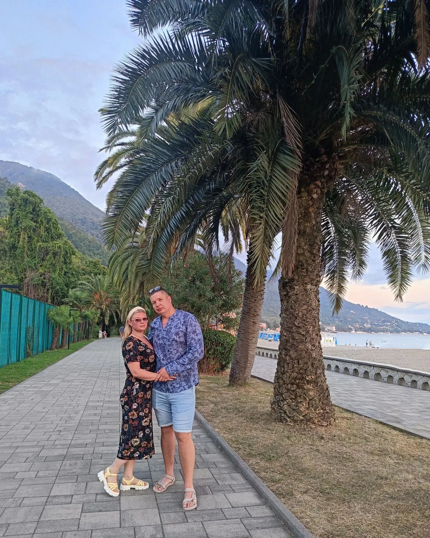 Вечерняя Гагра 🥰💫🏝
#гагра#гагрипш#колоннада#приморскийпарк