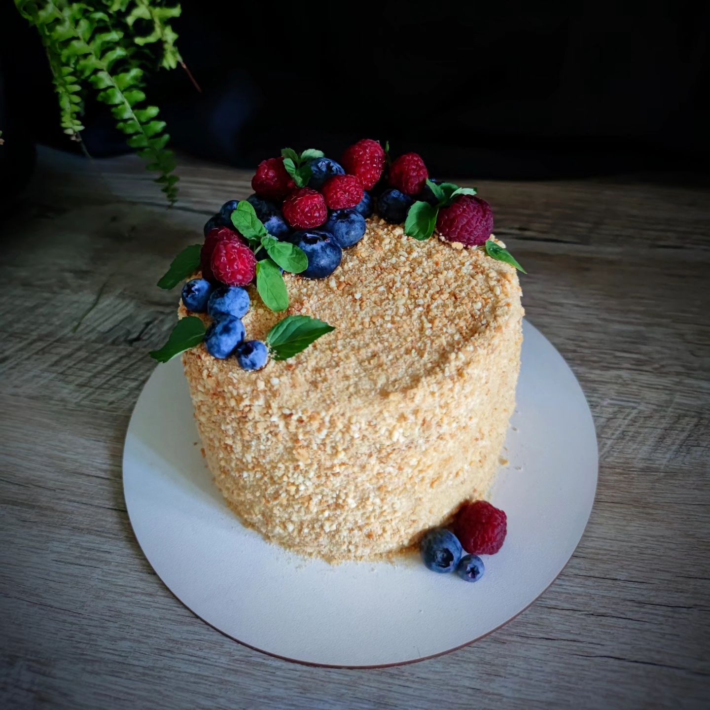 Наконец-то и у меня в летне будет яркий кусочек лета😉 

Классика и еще раз классика... 
Никогда не выходит из моды и всегда прекрасна! 

В кадре нежнейший торт- где коржи на сгущеном молоке сочетаются с кремом пломбир... 🤤 и да! Это "Молочная девочка" 

Наконец-то я не забыла сфоткать в этой суматохе такую нежность😄 

____________________________________________
Для заказа пишите в сообщения/direct/мессенджеры