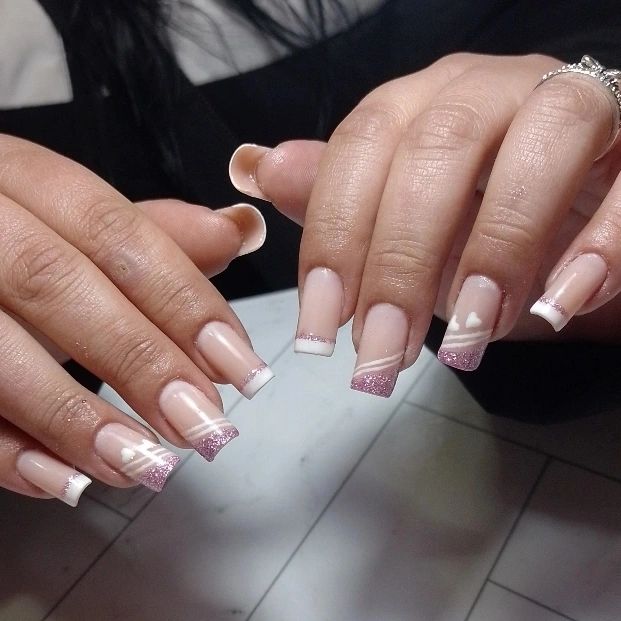 raquelbrazdesignerdeunhas in LOOKY. . Alongamento em Gel ✨...