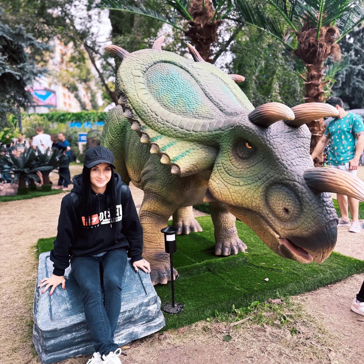 mallvinaaaa в LOOKY. . — Тише! А то эти чуд...