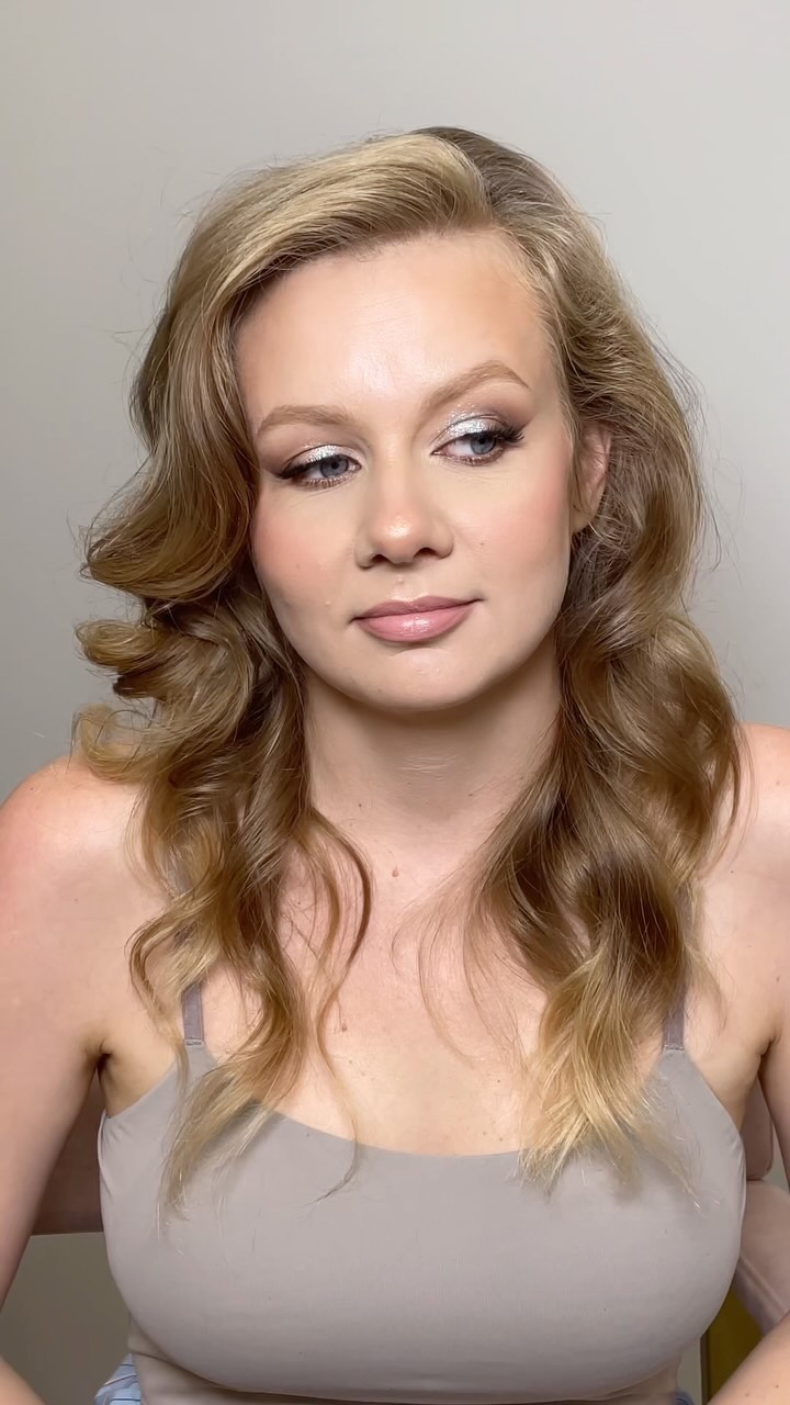 elvira_makeup35 в LOOKY. #макияж,#макияжвологда,#визажиствологда,#makeup,#colormakeup,#вологда,#трендовыймакияж,#тренды,#макияждопосле,#идеядлямакияжа,#растушеваннаястрелка,#свадебный,#свадебныймакияж,#макияждлясебя,#макияждлясебявологда,#тренды,#top,#рекомендации,#укладка,#волосывологда. Как вам такое преобр...
