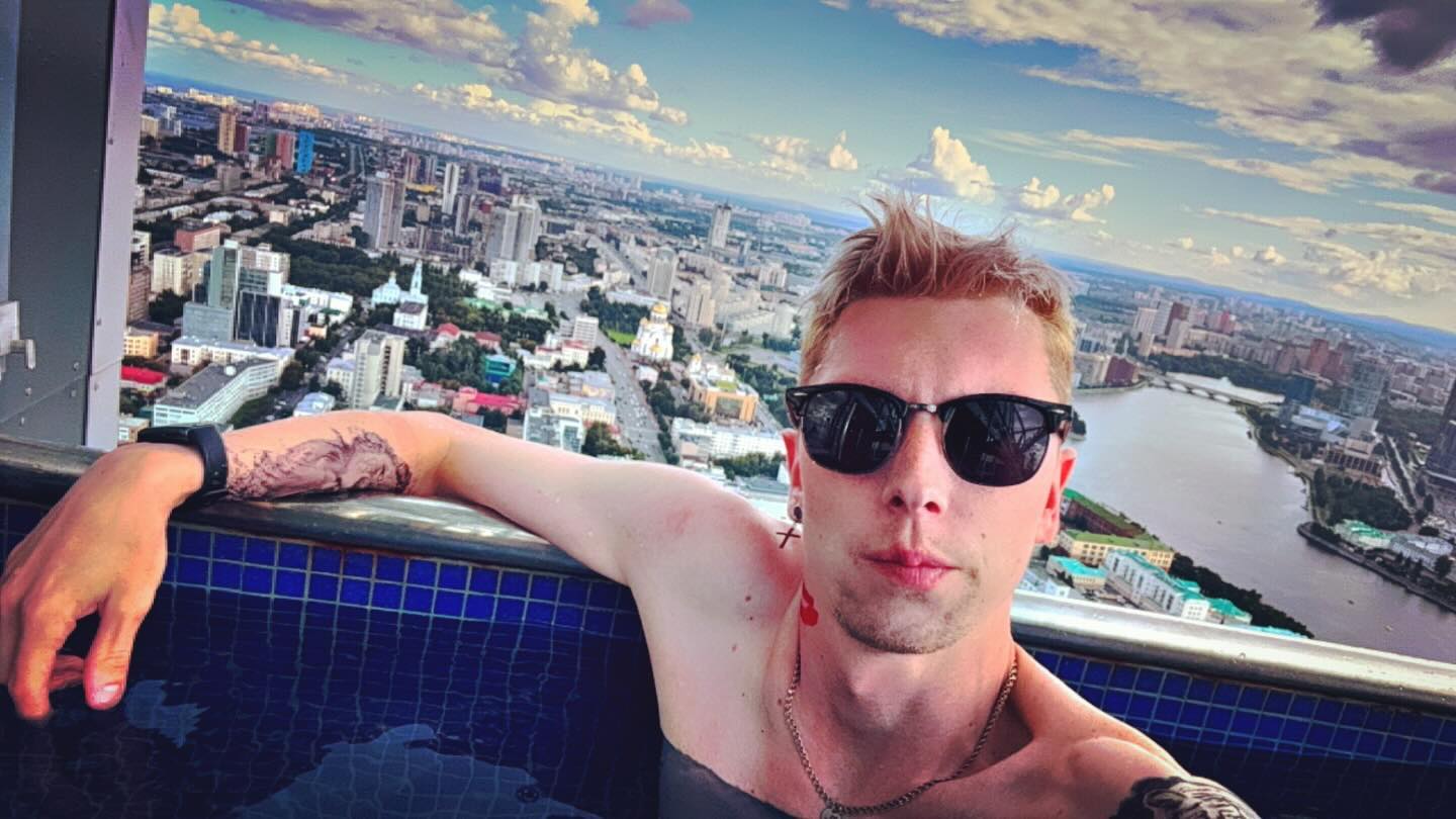 maxon_1st in LOOKY. #twigger_ramzier,#singer,#drummer,#музыкант,#барабанщик,#2024,#summer,#лето,#august,#август,#екб,#екатеринбург,#photo,#фото,#sunny,#swimming,#walk,#walking,#прогулка,#swim,#weekends,#выходные,#city,#город,#town,#pool,#бассейн,#панорама,#бассейннакрыше. #twigger_ramzier #si...