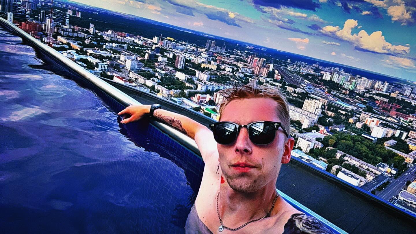 maxon_1st in LOOKY. #twigger_ramzier,#singer,#drummer,#музыкант,#барабанщик,#2024,#summer,#лето,#august,#август,#екб,#екатеринбург,#photo,#фото,#sunny,#swimming,#walk,#walking,#прогулка,#swim,#weekends,#выходные,#city,#город,#town,#pool,#бассейн,#панорама,#бассейннакрыше. #twigger_ramzier #si...