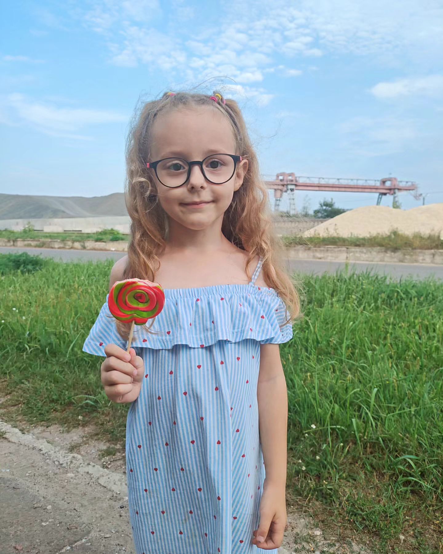 _alyena_l в LOOKY. . Придумайте подпись с...