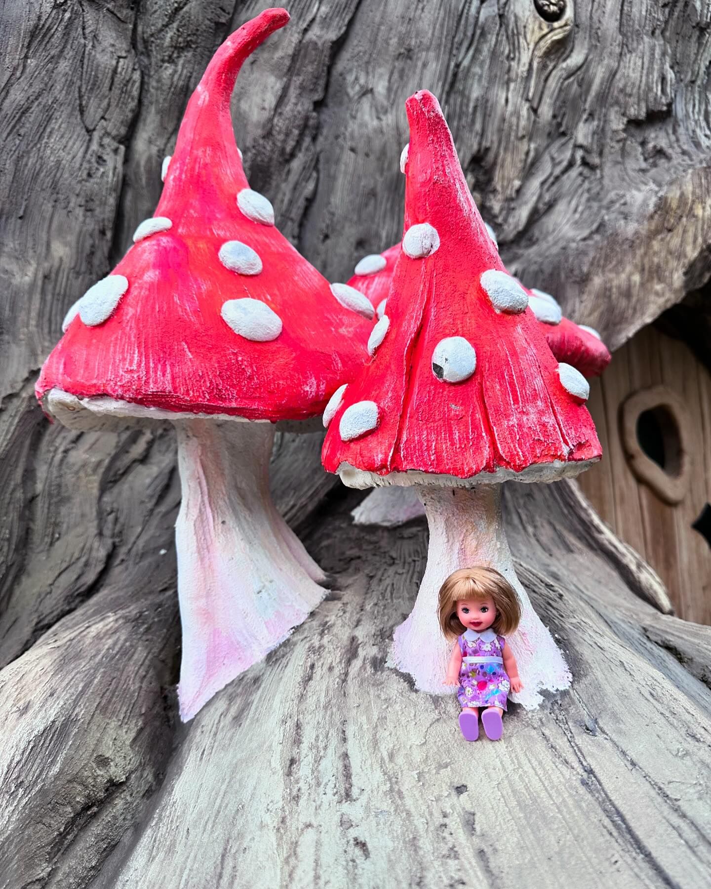 doll_eyes_on_me в LOOKY. . Under the mushroom
