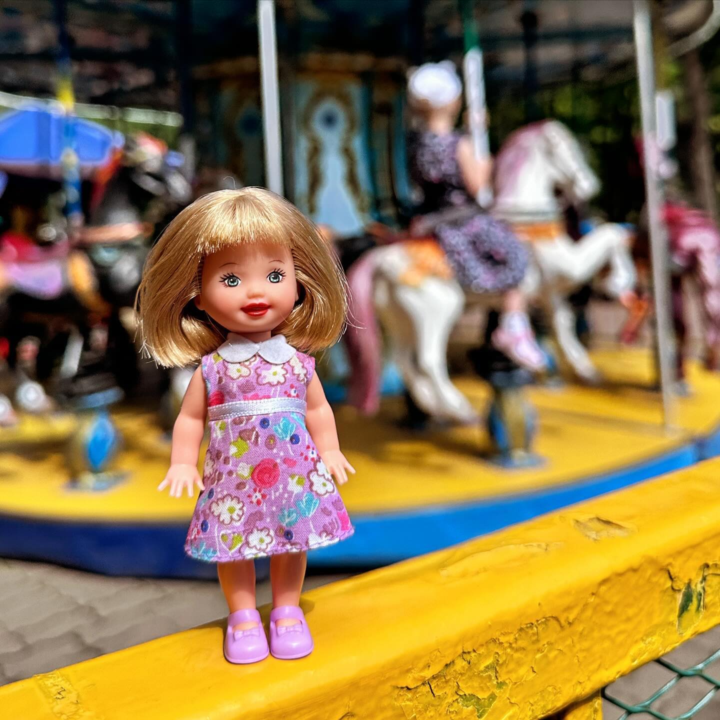There little Sophie rode on the carousel 🎠 

#barbie #dollcommunity #kelly #doll #dollcollector #dollcollection #dollsofinstagram #dollkellymattel #маливур #bestbarbiephoto #fairytail #tinyhouse #dollphotography #dollgram #cute