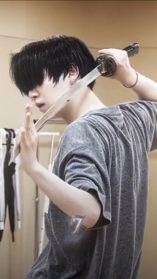 curly_weekend в LOOKY. #k-pop#1#top#csex#$. #k-pop#1#top#csex#$