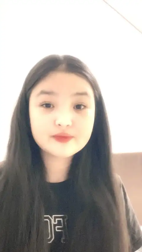 Я Карина в LOOKY. . А?☺️