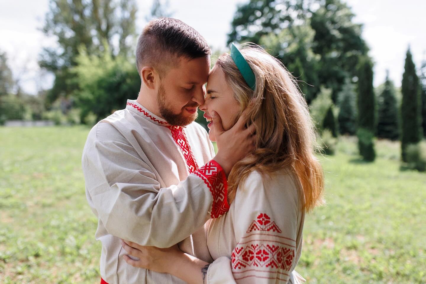 Сходили сегодня в храм. Взяла для себя курс на терпимость и человеколюбие. Отрезвляет и очищает заглянуть вглубь себя на исповеди. Облагородили участок и наслаждаемся воскресным днем. Слава Богу за всё🙏