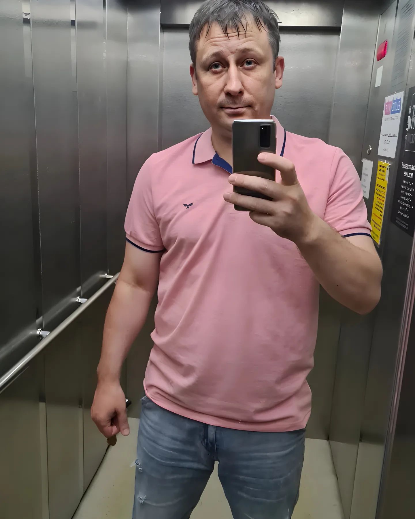 pavelbarnaul in LOOKY. . Застрял в лифте, выр...