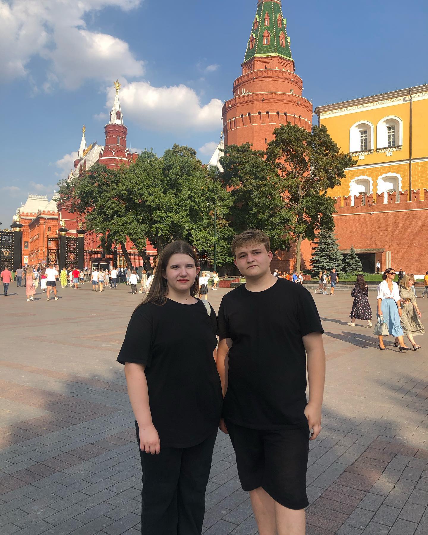 1 сентября было не стандартным в этом году, без школьной формы и букетов цветов. Без встречи с одноклассниками и классным руководителем. Без линейки и первого звонка, а главное чего не было - это эмоции. Но надеюсь, что мы это не утратим навсегда. Просто нужно подождать и все встанет на свои места.
….. #1сентября #деньзнаний #праздникдетства #школа