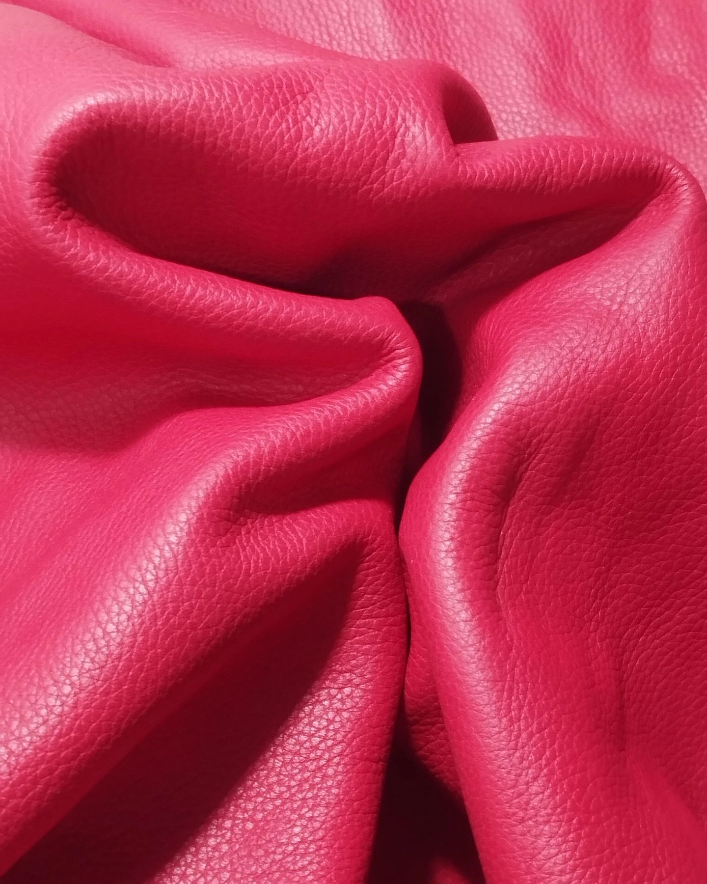 corsaleathers в LOOKY. #corsaleathers,#pellepienofiore,#cuoionaturale,#pellami,#pellamiesposito,#pellettierida4generazioni,#cuirdevachette,#CuirPremium,#cuirfrancais,#Rindsleder,#tannageducuir,#CueroDeVaca,#finishedleather,#cowhideleather,#leathertannery,#leathertannery. Cowhide Pink Mild Gr...
