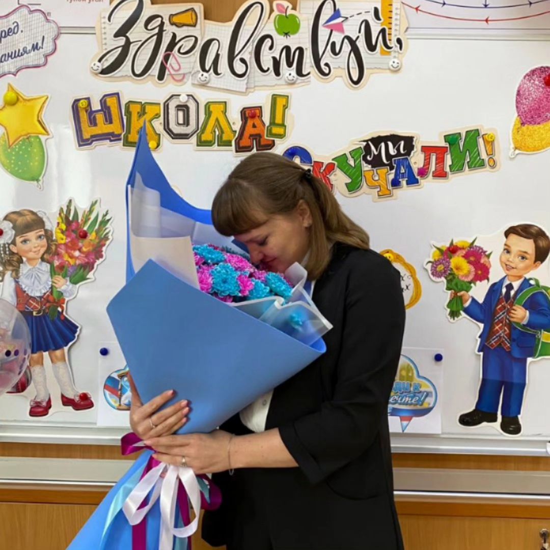 Любимые цветы... Спасибо родителям 4а класса...