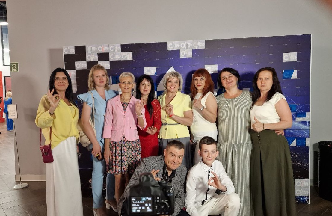 💫 Дорогие партнеры , друзья, вся команда!!!

🎉 Поздравляю всех с закрытием месяца!!! Всем желаю дружного бурного роста!!!
💃💃💃🥰🥰🥰🎈🎈🎈💥💥💥🎉🎉🎉

Поздравляю Алину Гимбал с ЗАКРЫТИЕМ крутой квалификации АльфаМенеджер 2 звезды *1000*!!!!!💥💥💥 именно 1000 - это лидерская позиция! 
Знаю твой потенциал и предвкушаю дальнейший рост всей твоей команды!!! Желаю дальнейших успехов, новых легких шагов по карьере тебе и твоим людям!!!⭐️⭐️⭐️

✅ Поздравляю всех АльфаМенеджеров с успехом августа!!! Юлия Пашковская и Павел Акимов, Мария Арсентьева, Лариса Калинина!!! Урааа всем вам! Вы подарили себе новые возможности участия в Игре Лидеров в ноябрьском событии!!! 
Успеха, дальнейшего роста, пусть к вам приходят такие же мощные лидеры в ваши команды, растут вместе с вами в квалификациях и доходах!!! Легкости и хорошей скорости в достижении желаемых целей всем вам!👍👍👍

✅ А еще хочу выразить свою благодарность всем участникам выполнения этих лидерских квалификаций!!! Друзья, вы все большие молодцы!!! Каждая квалификация - от консультанта до Менеджера, Старшего Менеджера - имеет огромное значение!!!
Каждому я желаю дойти до своих вершин, исполнения желаний, роста чеков!!! 
УСПЕХА ВСЕМ НАМ!!!🙌⭐️⭐️⭐️

✅ А еще отдельно хочу поблагодарить моих Наставников!!! Инга, Елена, Владимир!!! Вам спасибо за поддержку и участие! Ваши добрые и мудрые сердца согревают и опыт дает большую опору и поддержку на новом пути! ❤️❤️❤️❤️❤️

✅ И отдельно хочу сказать слово  Лидерам моей 1️⃣ линии!!!
Благодарю всех вас: 
💥 Евгения Довженко АМ 2 ⭐️⭐️ 1000 🎊
💥 Алина Гимбал АМ 2 ⭐️⭐️ 1000🎊
💥 Надежда Плехова АльфаМенеджер🎊
💥 Алла Игнатычева АльфаМенеджер 🎊
💥 Яна Матросова Старший Менеджер 🎊
💥 Юлия и Сергей Ковальчук Старшие Менеджеры🎊
💥 Наталья Огарцева Старший и главный Консультант на Рублевке!🎊
Вы очень сильные и мощные Лидеры! Спасибо вам всем за доверие и прекрасную командную работу, за создание нашей ветви, меняющей судьбы людей! Ценю и уважаю каждого из вас! Благодарю!!! ❤️❤️❤️