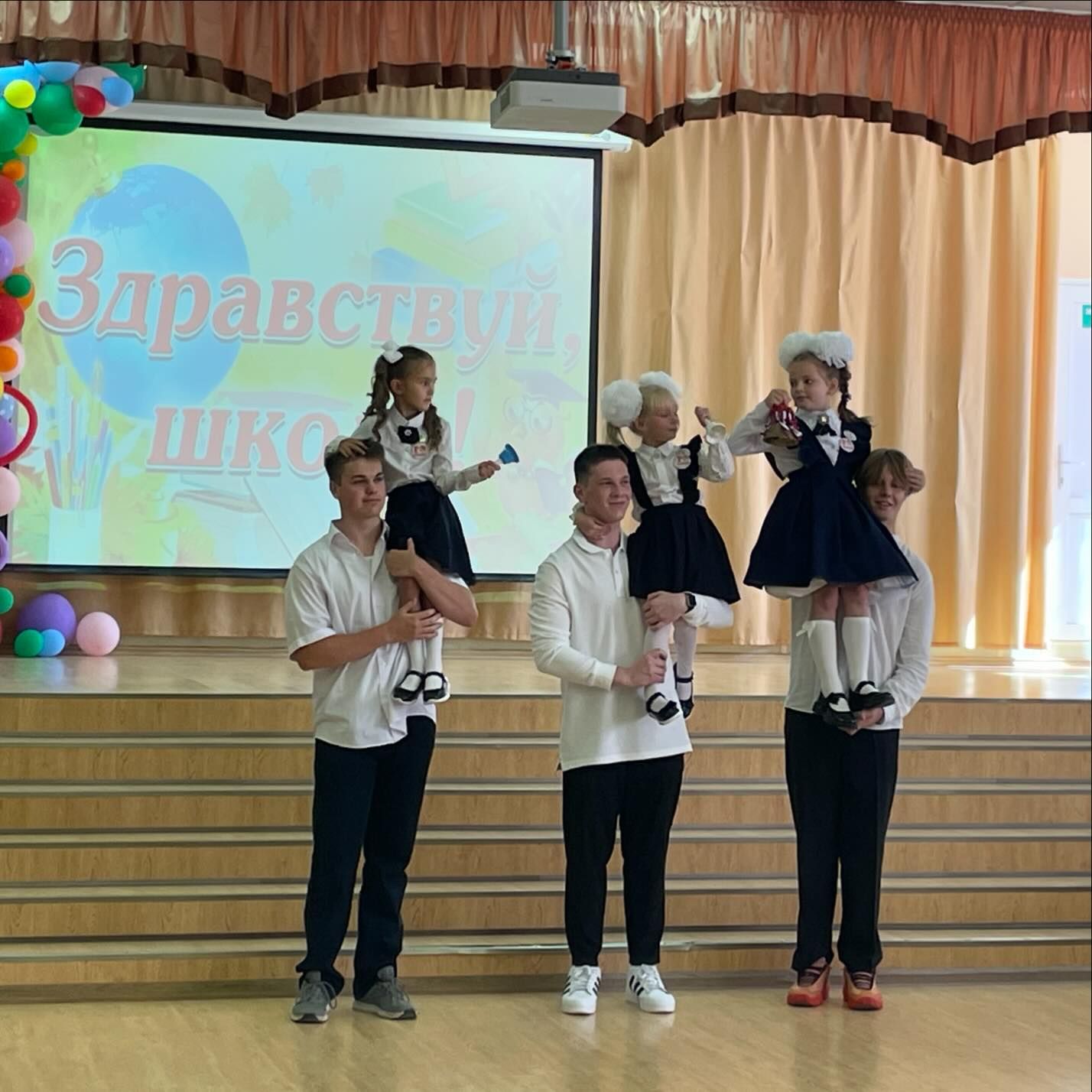irinanaumovas в LOOKY. . Первый звонок 🛎️
