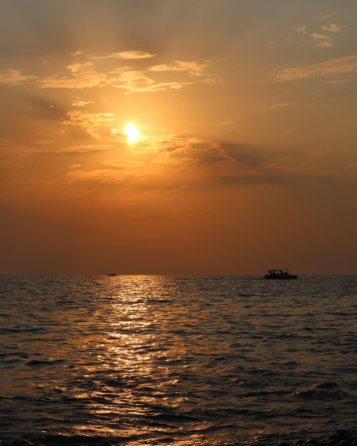 nattaliss в LOOKY. #nofilter,#Russia,#traveler,#summer,#happy,#photo,#ilovetravel,#trevelgram,#отдых,#vacation,#sochi,#sochi_day,#горныйвоздух,#закат,#sunset,#черноеморе,#blacksea,#naturephotography,#nature. Без фильтров 🌅
#nof...