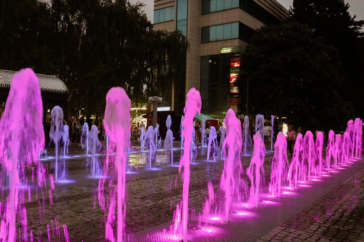 nattaliss в LOOKY. #fountains,#russia,#адлер,#sochi,#неон,#tourist,#traveler,#summer,#happy,#радость,#amusement,#photo,#ilovetravel,#trevelgram,#отдых,#vacation,#behappy,#adler,#sochi_day,#neon,#фонтаны,#city. #fountains #russia #...