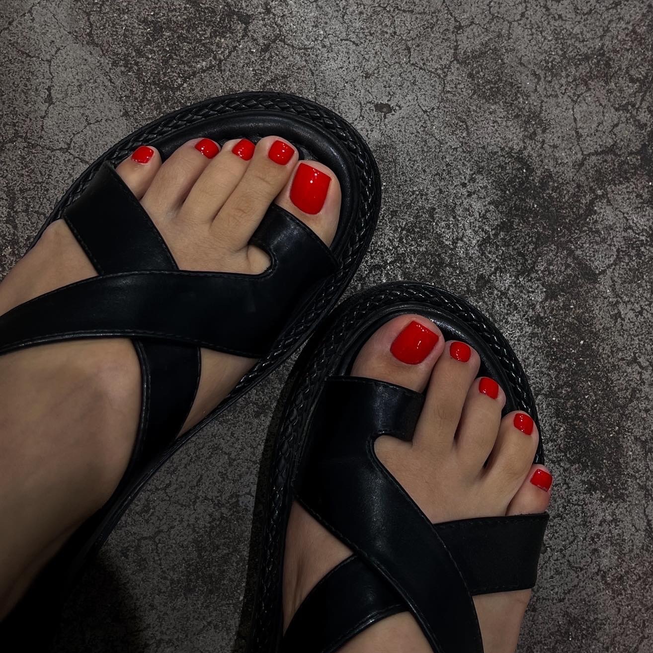 si_nails_ykt in LOOKY. #маникюрякутск,#гельлак,#наращиваниеногтей,#якутск,#аппаратныйманикюр,#педикюр,#педикюрякутск,#шеллак. Твои ухоженные ножки...