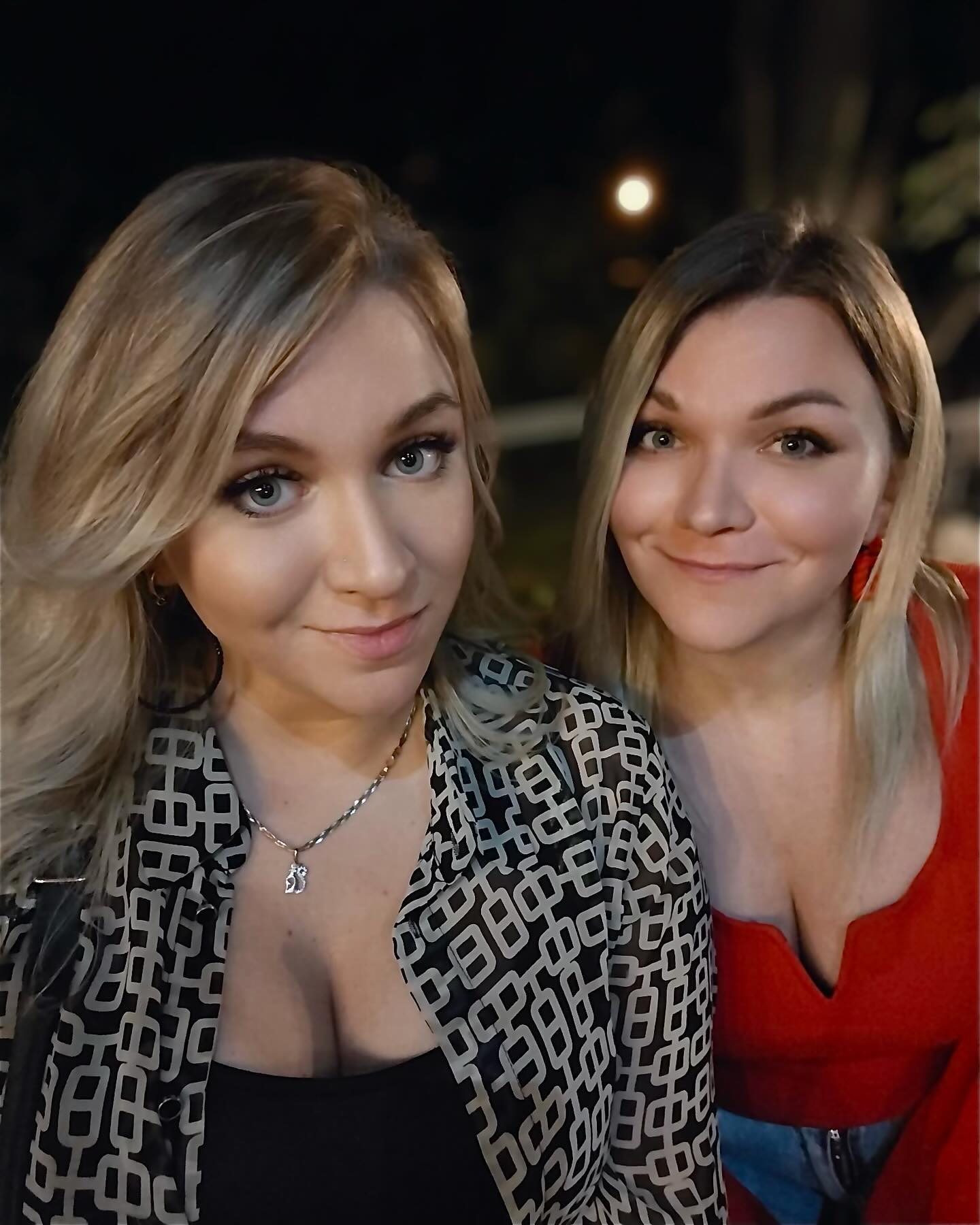 OlyaMazur93 в LOOKY. . Сестренки♥️♥️