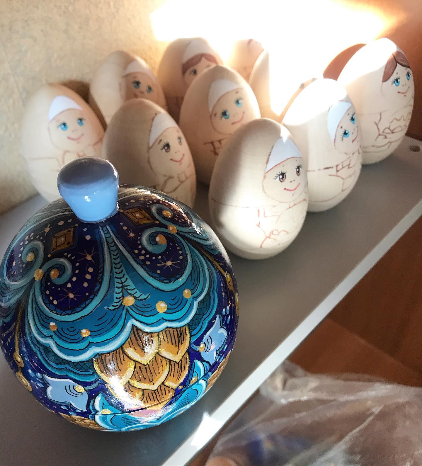 rus__art в LOOKY. #шкатулка#деревяннаяшкатулка#новыйгод#новогодниеподарки#скороновыйгод#осень#осеньосень#золотаяосень#новогодниеидеи#новогодниеигрушки#матрешки#русскийстиль#пасха#поадарки#сувениры#мояроссия#елкановыйгод#сентябрь#ручнаяработа#подаркиручнойработы#эксклюзив#красиво#солнце#солнышко#бабьелето#солнечно#фото#рабочиебудни#процесс#вдохновение. Всем хорошего дня 🤗...