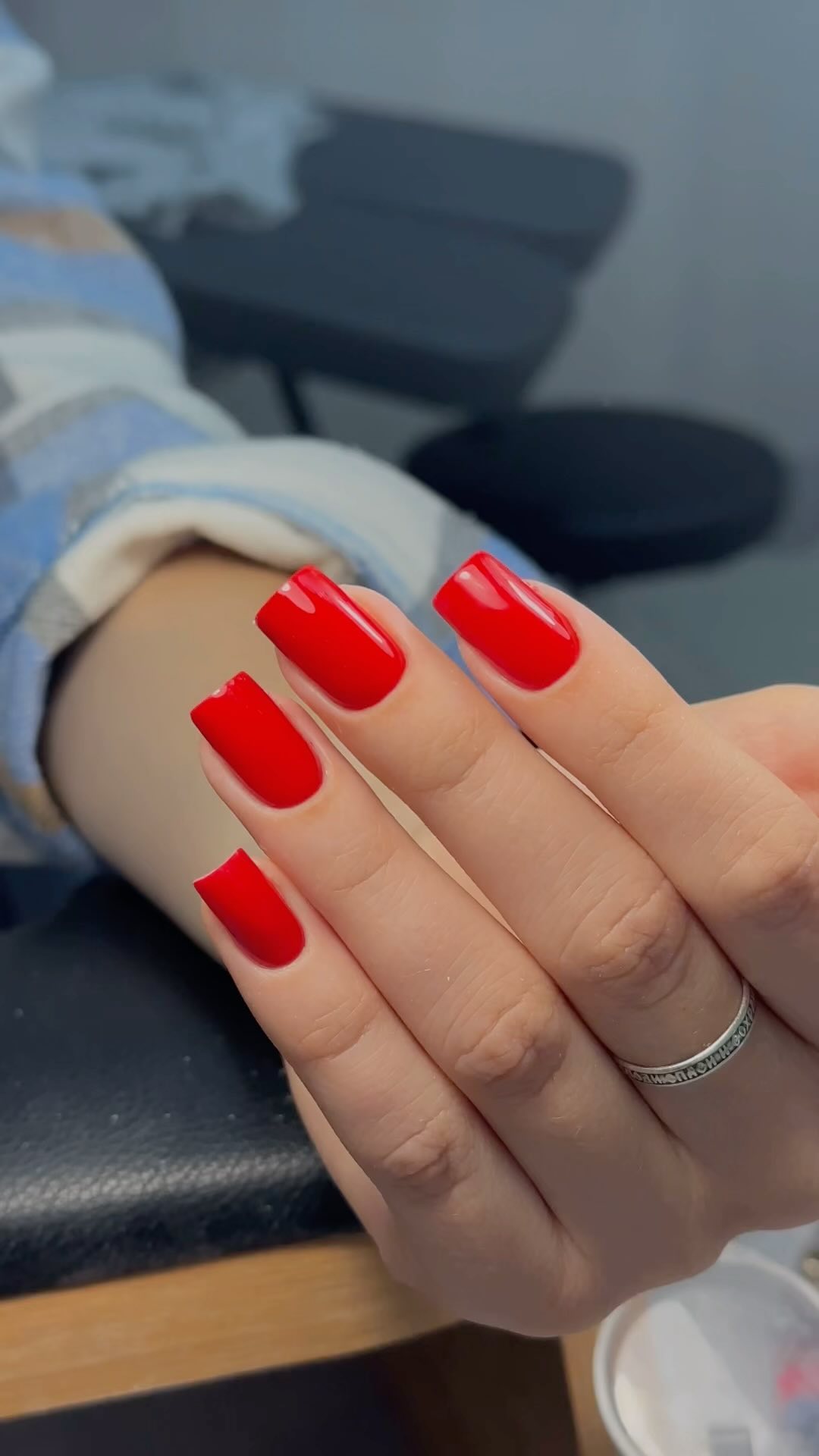 kriiisnailss in LOOKY. . null