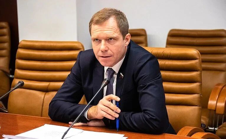 news.24.krsk в LOOKY — Сенатор Андрей Кутепов предложил начислять родившим россиянк