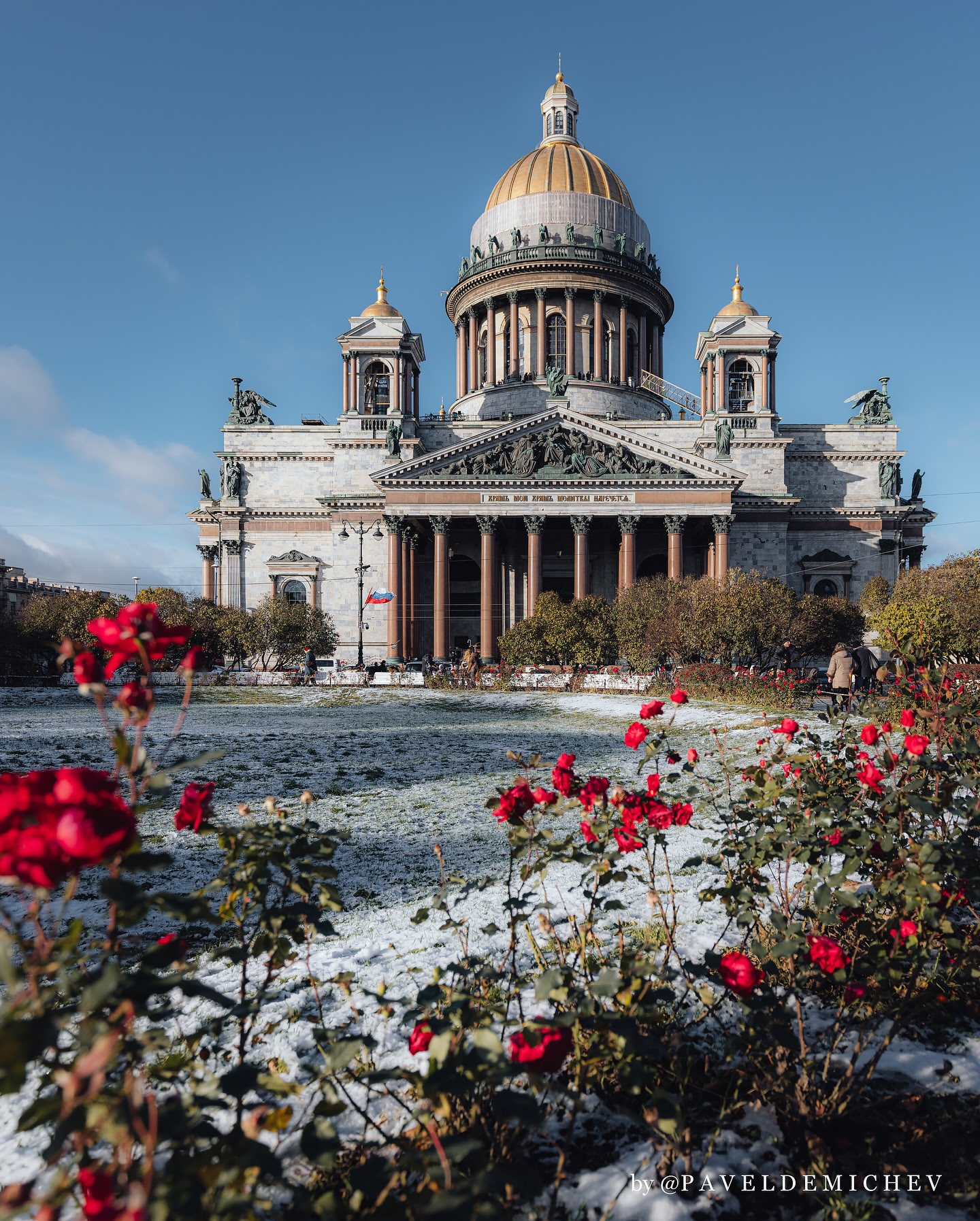 paveldemichev в LOOKY. #Питер,#СанктПетербург,#visitpetersburg,#kudagospb,#кудагоспб,#этопитердетка,#SaintPetersburg,#saintp,#осень,#mskpit,#мойпитер,#питермоимиглазами,#исаакиевскийсобор,#питерсейчас,#russia,#архитектура,#севернаястолица,#natgeoru,#architecture,#architecturelovers,#citybestpics,#фотодляроссии,#впитережить,#instarussia,#topeuropephoto,#spbgram,#pitergram,#piteronline. На фоне величественн...