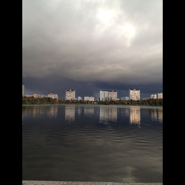 alla_sherbakova2708 в LOOKY — #InstaSize#вечер#осень#небо#облака#пруд#дома