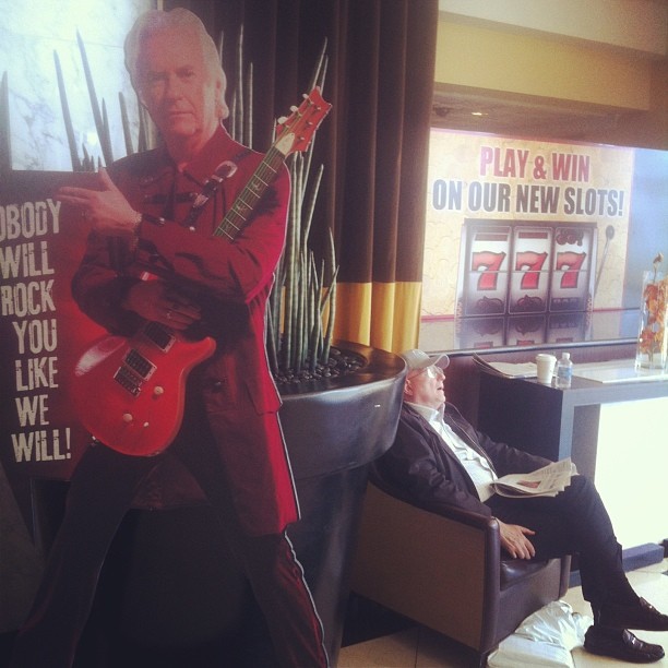 kriv in LOOKY. . Rock 'n' roll in Veg...