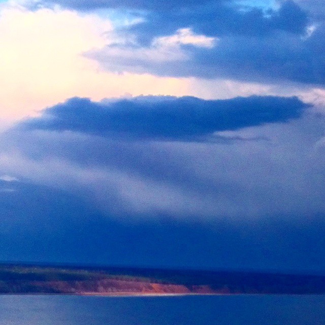 eshukalova в LOOKY — Где-то там, на том берегу... #Волга #sky #spring
