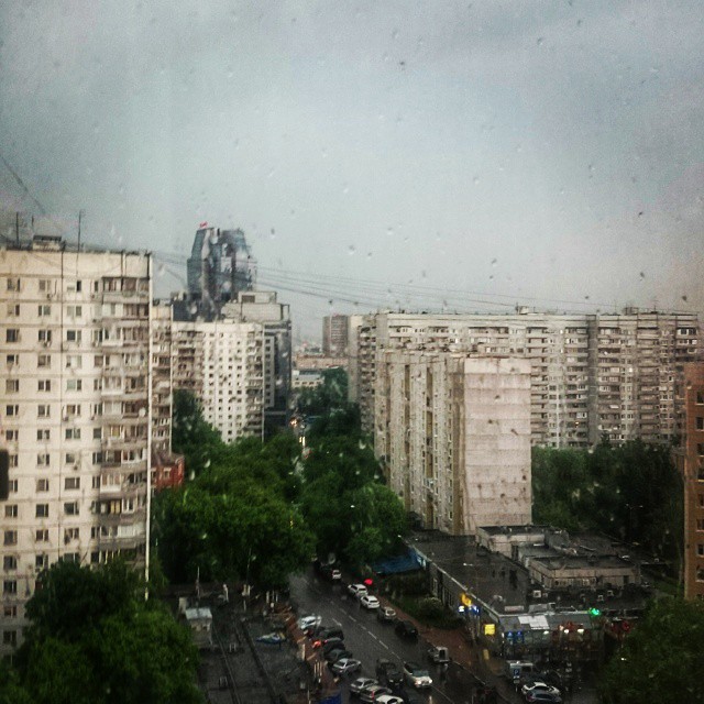 katerina_baeva в LOOKY — #бегинеоглядывайся #Москва #цао #проспектмира #дождь #гроза