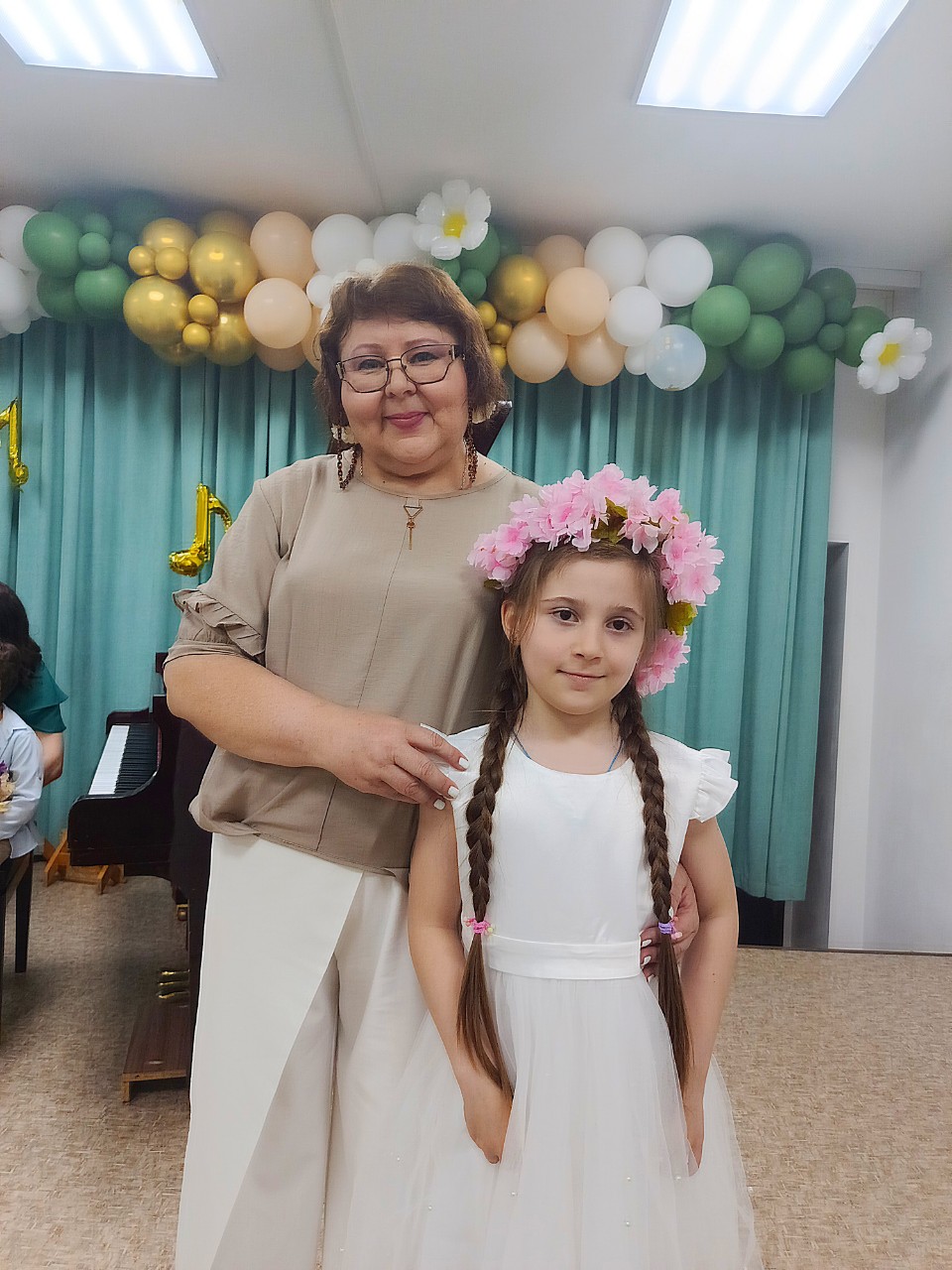01.06.2026
Дебют.
Милана впервые пела перед зрителями 
[#дебют ](дебют)[#доченька ](доченька)[#концерт ](концерт)