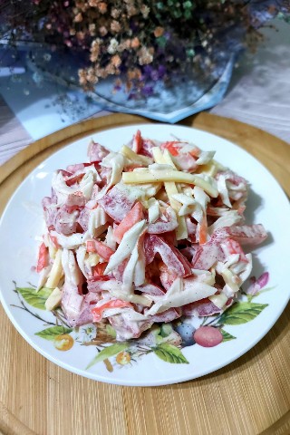 Елена Попова - кулинар в LOOKY. #салаткрасноеморе,#салатскрабовымипалочками,#салат,#рецептсалата,#салатнапраздничныйстол,#быстрыйилегкийсалат. Салат "Красное море"...