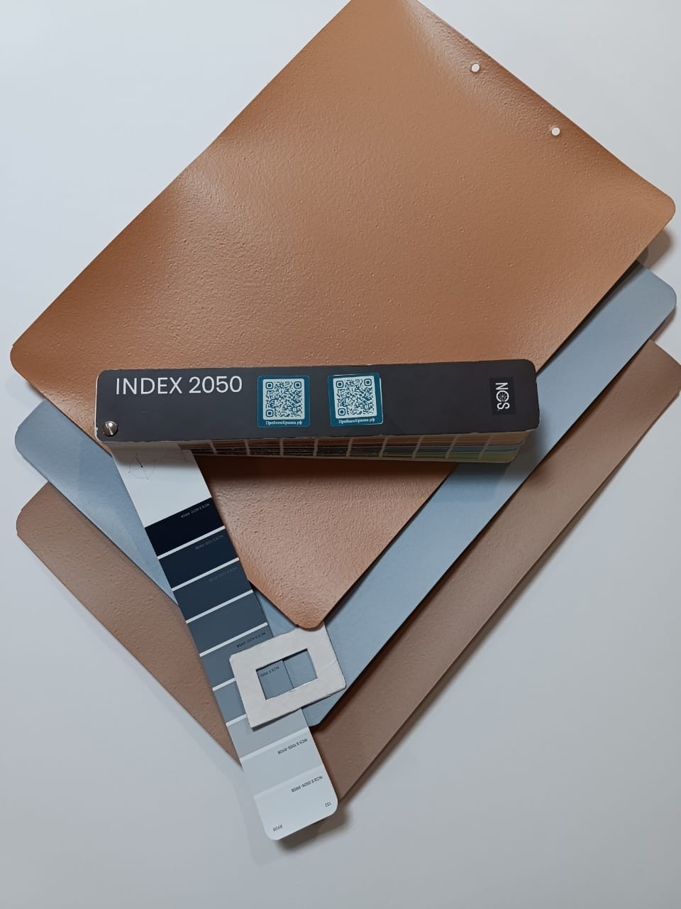  в LOOKY — Выкрасы цвета краски на картоне формата А3:
NCS S 3030-Y60R,