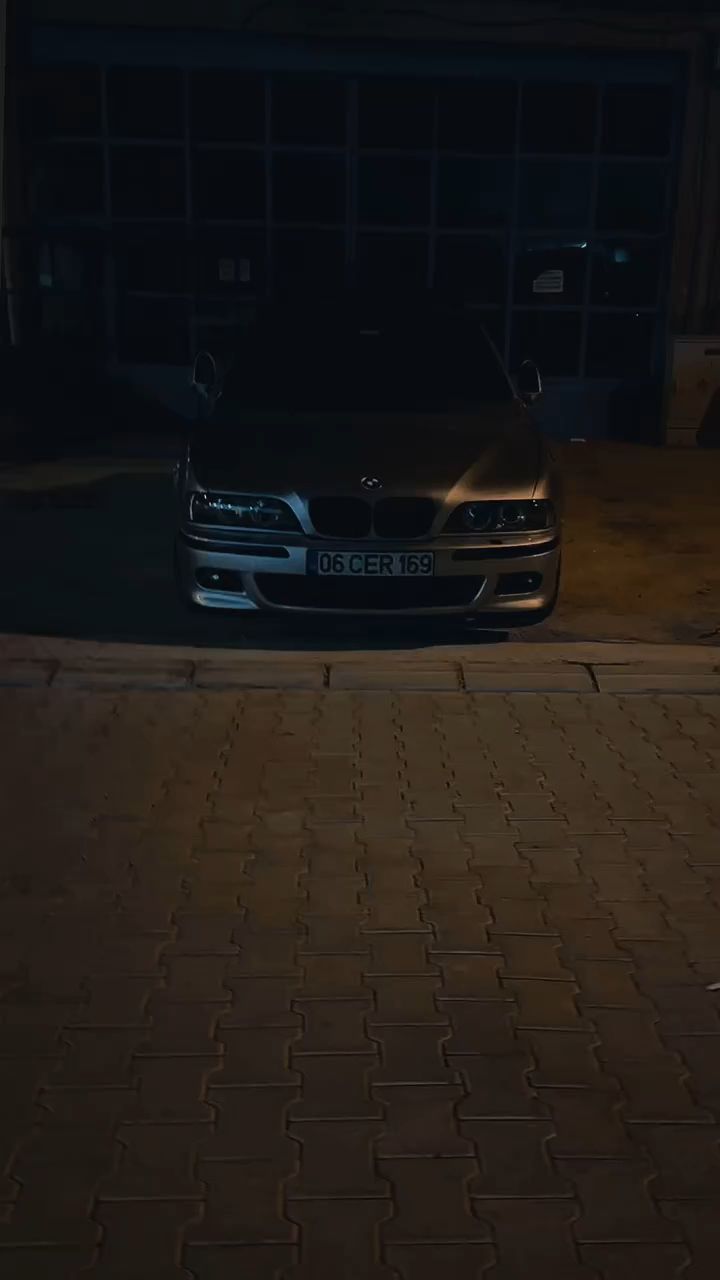 BMW E39 в LOOKY. . Она моргает тебе, чт...
