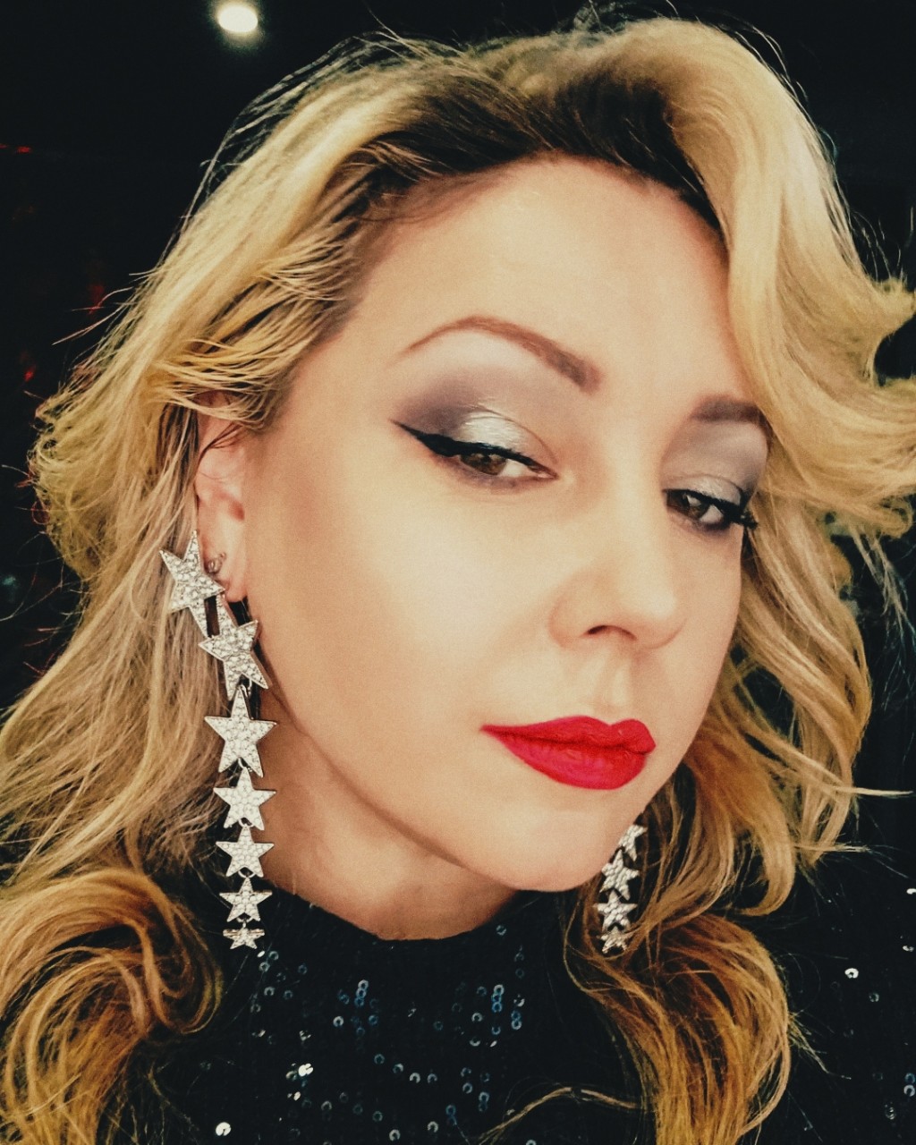 ANN ROXX ПЕВИЦА МУЗЫКАНТ КИТАЙ в LOOKY — С 8 марта, девчонки. 🌹

Сегодня можно на всю катушку включи