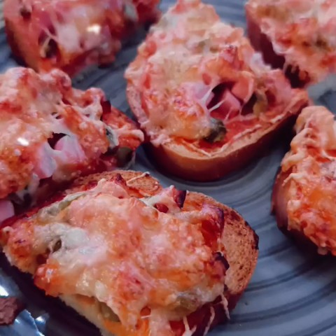 kami_bakina в LOOKY. #рецепт,#минипицца,#аэрогриль,#быстрыйзавтрак,#перекус,#бакина_готовит,#домауютно,#моибудни,#моеутро,#семейныезаметкиКами. Рубрика на плите или...