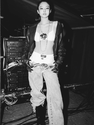 JENNIE в LOOKY. . Chanel ‘93