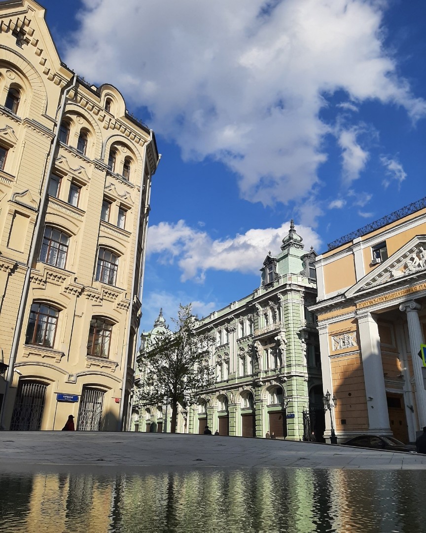 Город Москва, как музей. Красивые пешеходные улицы, неповторимая архитектура, достопримечательности на каждом шагу, куда не повернешь - везде история. 🙌🏻♡

#Москва [#moscow](moscow) 