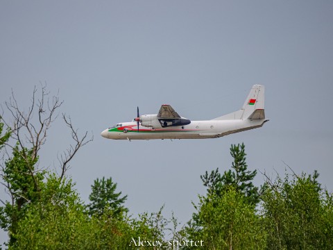 Alexey_spotter в LOOKY. #aviation#spotting#plane#fypр#эмбраер#гомель,#беларусь,#барановичи#боинг#эйрбас#сухой#миг29#су30#су30см,#cy25#cy25y6#Е190#Е175#беларусь,#минск,#брест#ан26#ил76. Ан26 пробивается скв...