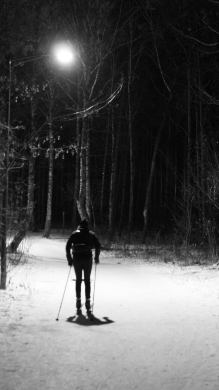 Прогулка ... текст не придумал интересный зато белочку увидел,)

#антоновчаренко