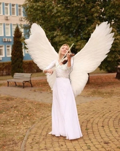 evgeniya_violin в LOOKY. #скрипка,#скрипачка,#электроскрипка,#скрипкаКурск,#электроскрипкаКурск,#ангел,#крыльяангела,#гендерпати,#Курск,#Белгород,#ЕвгенияМальцева. А это странная запад...