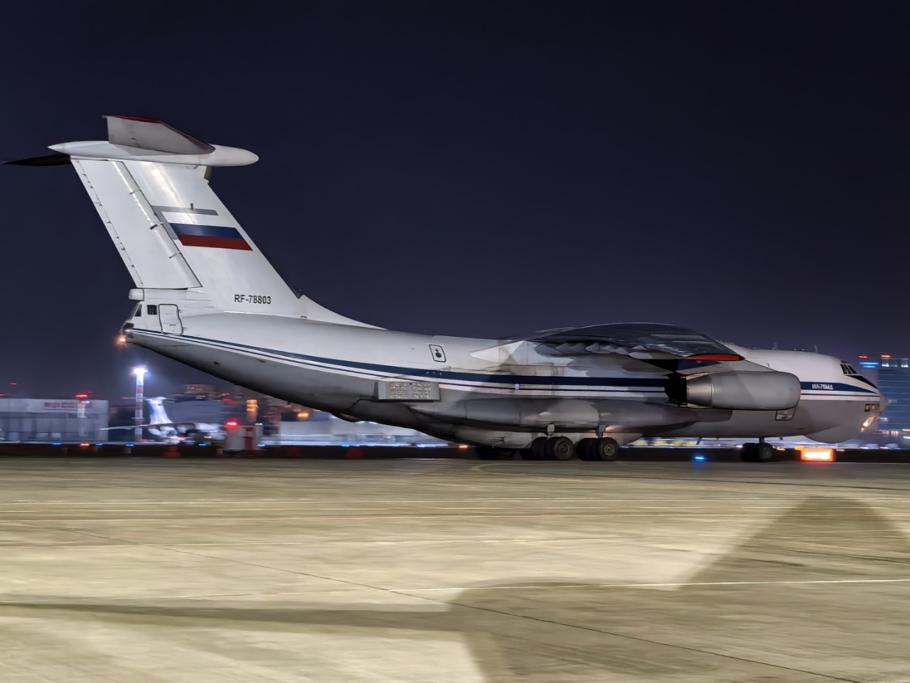 masshtab_models в LOOKY. #ил76,#Пулково,#авиация,#летчики,#аэропорт,#ил86,#ил96,#экипаж,#лайнер. Трудяга #ил76 в #Пул...